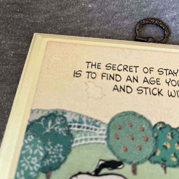 Peanuts Snoopy Wall Plaque Wood Sign Hallmark The Secret of Staying Young 6" - Picture 4 of 5